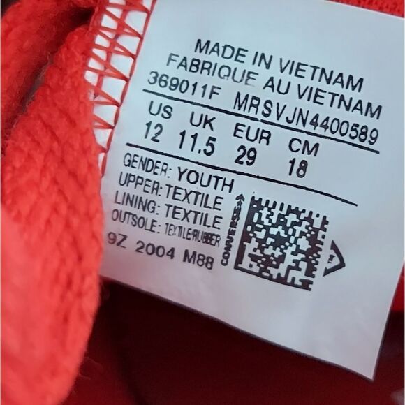 Converse Red Canvas Sneakers with Classic Design - Picture 8 of 8